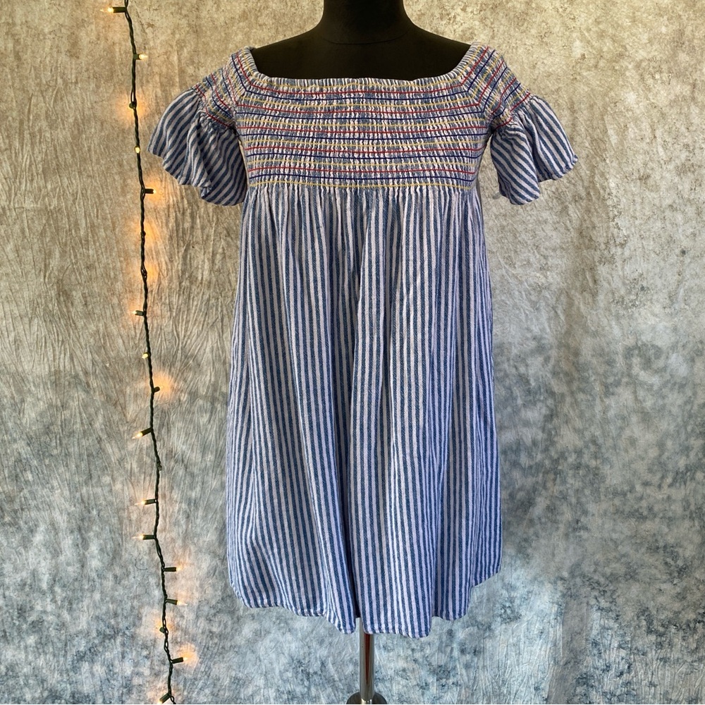 🪩Cat & Jack Blue and white Striped Smocked Top size L 10/12